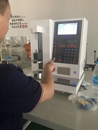 浙江杭州客戶來我司驗收全自動彈簧拉壓力試驗機